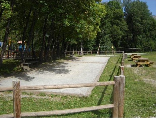 TERRAIN-DE-BOULES-SMALL.JPG